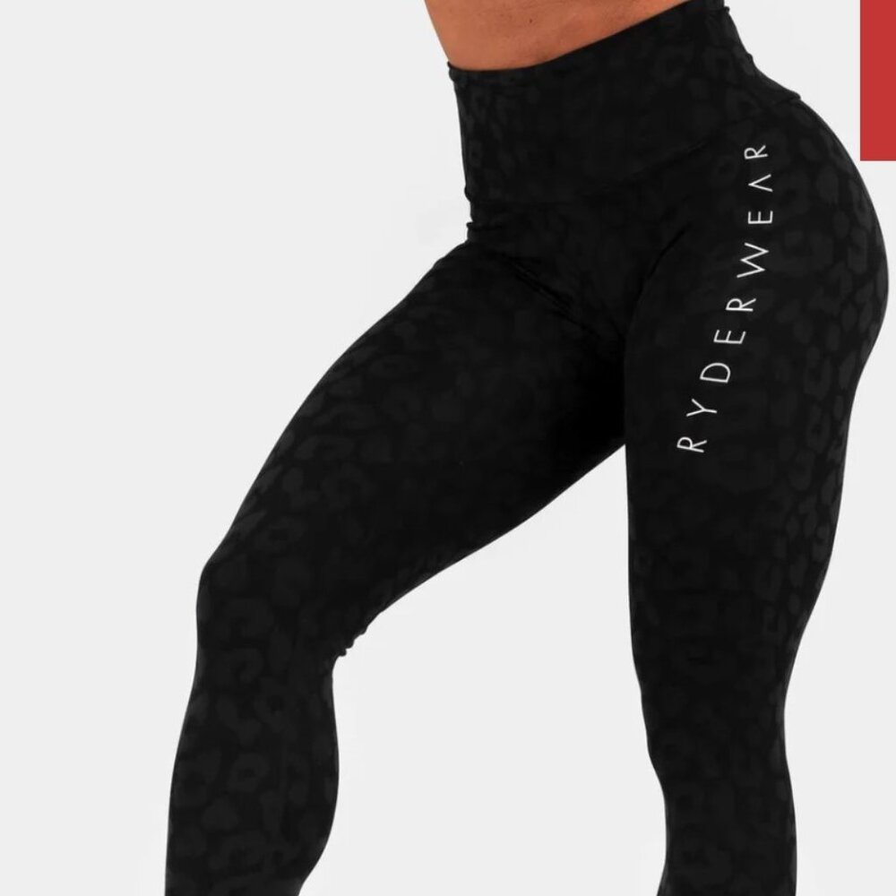 Ryderwear Black Leopard Scrunch Leggings